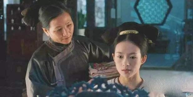 鄭佩佩罕見同框2女兒！母女「眉眼間複製貼上」繼承媽媽神韻　73歲仍神采奕奕