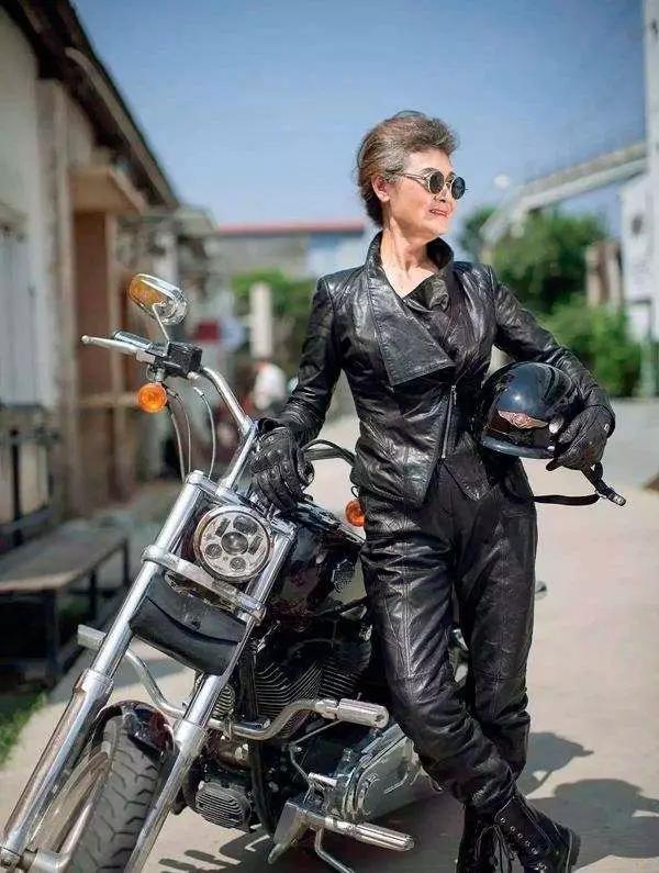 84歲「17天跑遍西藏」圓夢 102歲「挑戰高空跳傘3次」:活得漂亮,是對歲月最好的報復