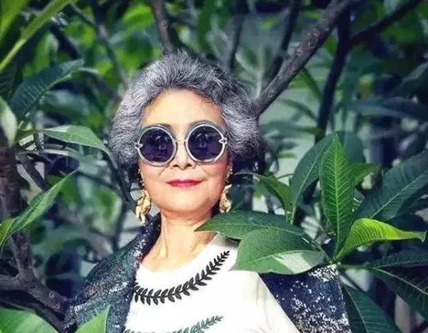 84歲「17天跑遍西藏」圓夢 102歲「挑戰高空跳傘3次」:活得漂亮,是對歲月最好的報復