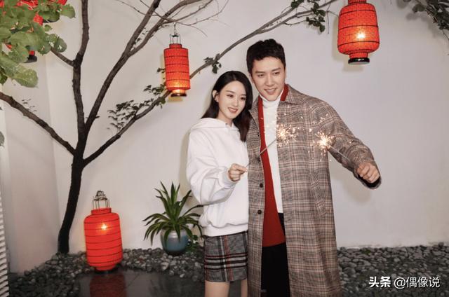 婚後首秀恩愛！趙麗穎馮紹峰「同穿情侶裝」合體撈金，「靠一個move」贏了前代言人楊冪趙又廷