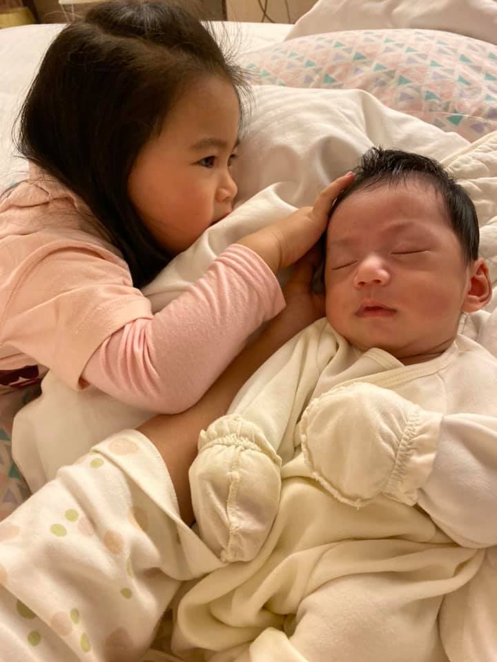 愛孫今進開刀房！余天傳身體現異狀「半夜多次跌下床」　曝女兒化療抗戰「指數降到4點多」