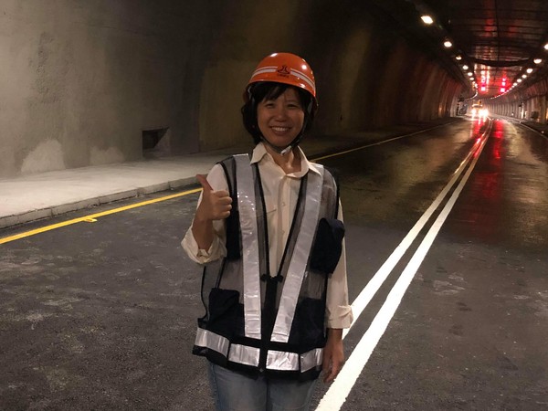 台灣首位女工地主任！肩扛340人生命「三口住工地4年」換安全返鄉　今功成身退「兒子愛上台東美」留在當地