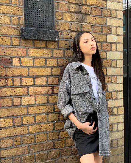 任達華夫婦為女兒慶生!15歲任晴佳「穿弔帶裙」顏值驚人,「身高180cm配逆天長腿」不輸超模媽媽