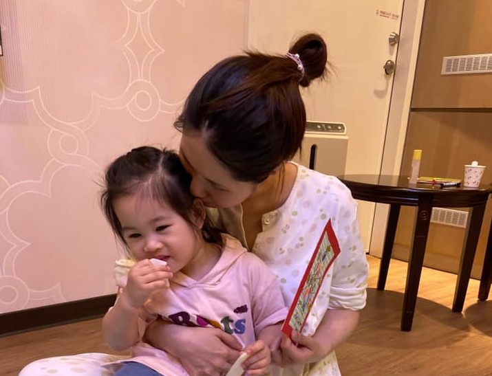 終於傳出好消息！余苑綺為了兒女「1個月就吐20天」只能硬撐　李亞萍不捨「後面還有難關」沒辦法放心