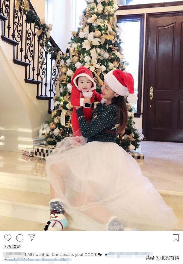 黎明前妻歡慶聖誕節「開心曬兒正面照」 兒大眼上鏡不怯場「自己賺奶粉錢」與媽媽臉蛋神複製