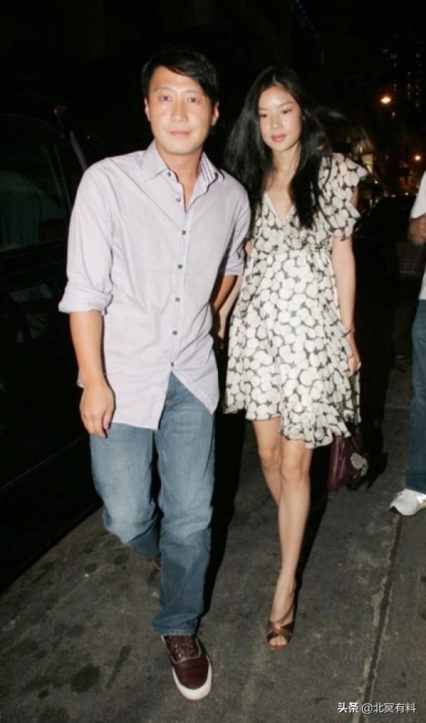 黎明前妻歡慶聖誕節「開心曬兒正面照」 兒大眼上鏡不怯場「自己賺奶粉錢」與媽媽臉蛋神複製