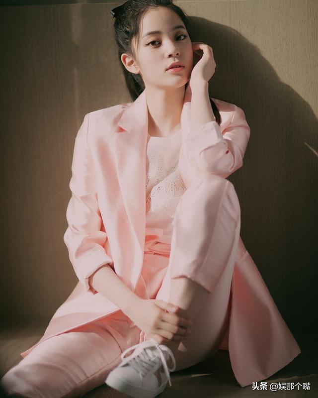 太過甜美演不了小燕子?歐陽娜娜「定妝照」一出,「俏皮靈動惹人愛」簡直大反轉:根本是個小機靈