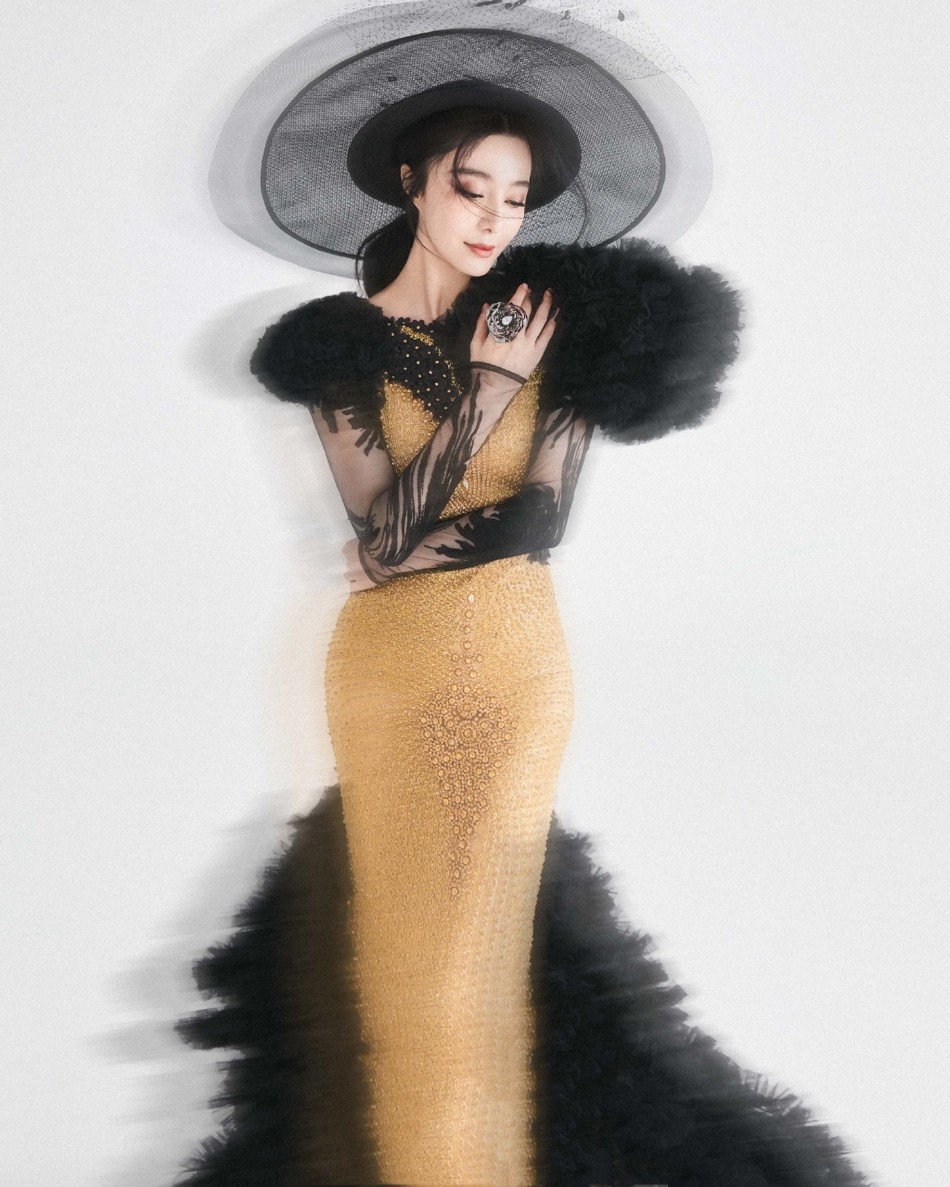 范冰冰一年內「上遍4國雜誌封面」各個百變動人 貼身禮服展現 「超完美身材」優雅霸氣集於一身