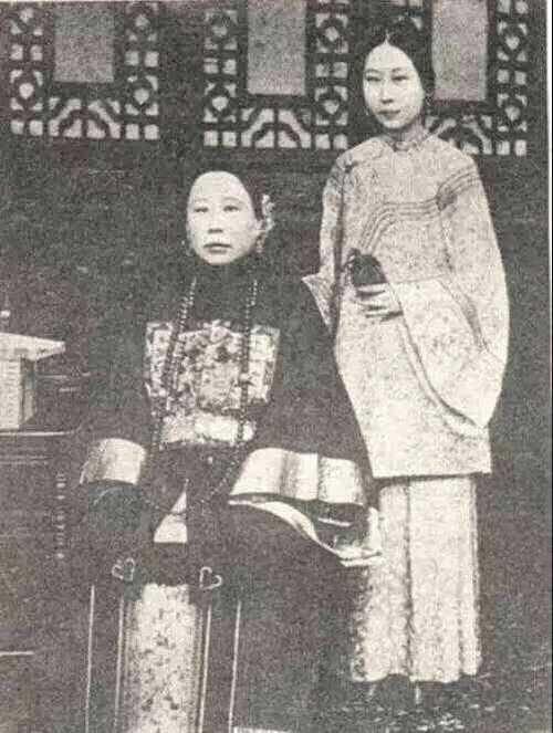 天作之合！哥哥窮娶不到老婆「妹妹醜嫁不出」兩人乾脆湊一對 　婚後生8子女「一子享譽國内外」