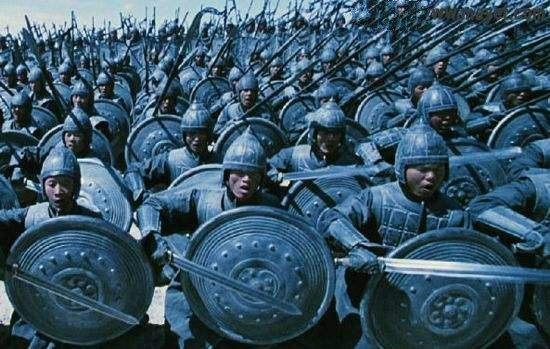 古代打仗為何「站在第一排的士兵」反而更安全？專家說出答案：難怪人人搶著往前沖