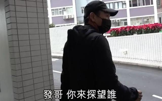 圈中孝女!58歲葉倩文低調「陪母去醫院」 「推輪椅盡孝心」凡事親力親為