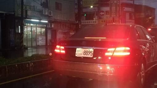 妹妹求救！傳訊息到群組「欸欸欸爸爸救我」消失斷聯　2個小時後「家人收到車牌照」：太誇張