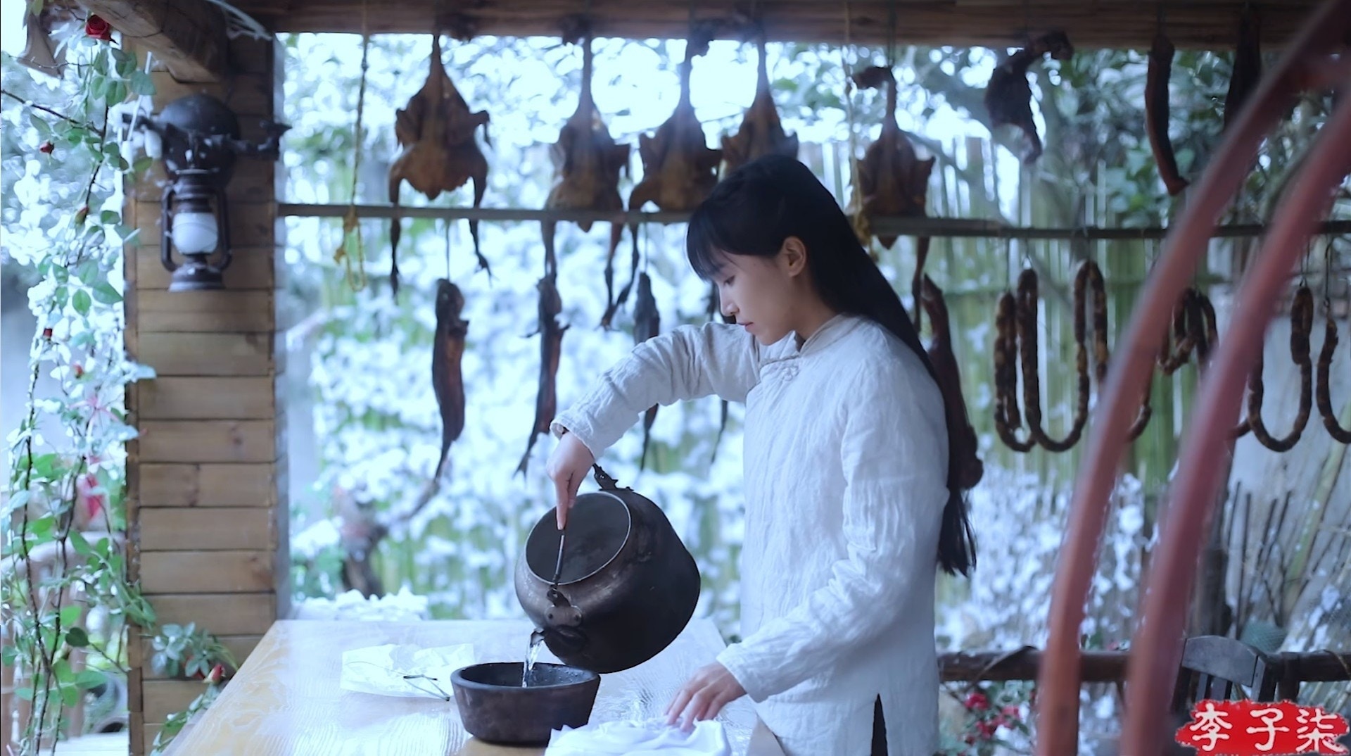 年收破7億!鄉村系仙女網紅「穿古裝拍Youtube」 遵循古法「凡事自己DIY」爆紅全網:把生活過成詩