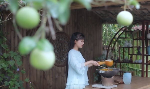 年收破7億!鄉村系仙女網紅「穿古裝拍Youtube」 遵循古法「凡事自己DIY」爆紅全網:把生活過成詩