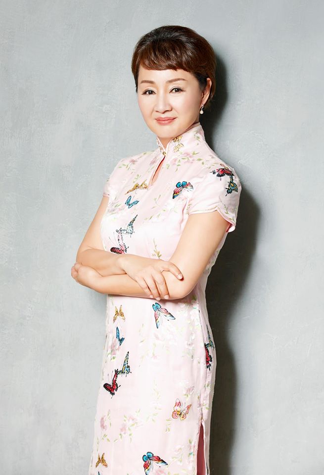 兩婚兩離！玉女始祖自訴「遭前夫家暴」孤身帶兒斷開婚姻　「不捨愛女失聯20年」鏡頭前哽咽喊話