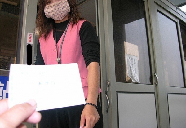 還記得國道回數票嗎？ 老司機曝「不只過路收費」還有隱藏用途：沒錢都靠它！