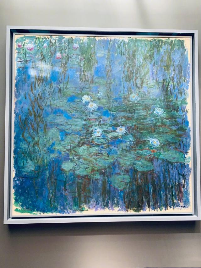 鍾麗緹一家9口聚齊超有愛!3女兒「同穿仙女裙」吸睛,爸媽公婆「首度大合照」穿搭更時髦