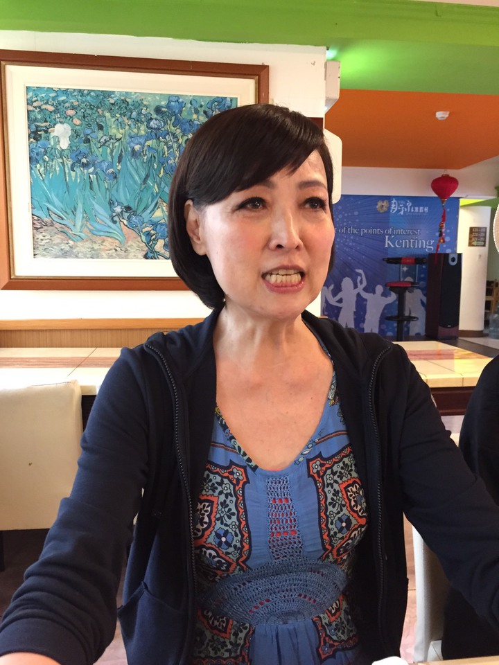 確診肺腺癌！寶媽哽咽「醫生要我別擔心」近況曝光 　聖誕節動手術「曾志偉扮聖誕老人」笑陪度難關