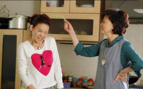 雙方父母吃飯!準婆婆笑問「三問題」,女方家長摔碗筷帶女兒走人