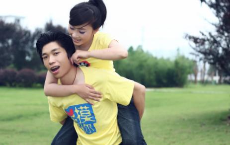 雙方父母吃飯!準婆婆笑問「三問題」,女方家長摔碗筷帶女兒走人