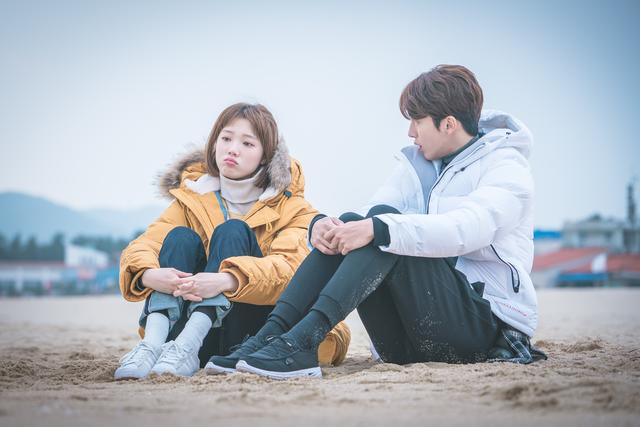 雙方父母吃飯!準婆婆笑問「三問題」,女方家長摔碗筷帶女兒走人