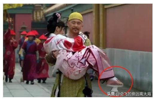 不怕跌倒嗎？清朝後宮佳麗三千「都要穿花盆底鞋」　最高達25公分「超難駕馭」專家笑虧：為了方便皇帝