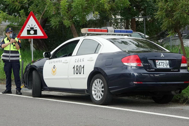 收到兒子機車「超速罰單」超生氣！下一秒拆開紅單「看照片」笑了　親友全來祝賀：罰1400元值得