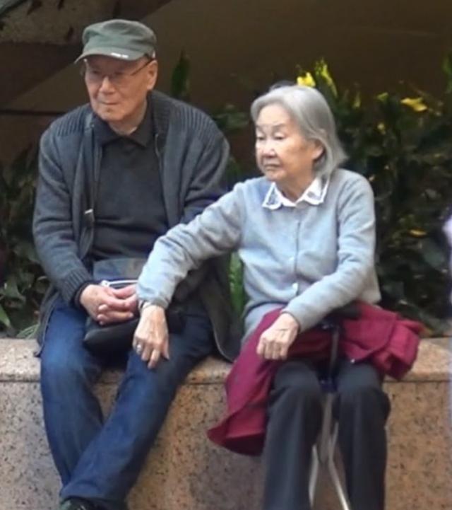黎姿姑媽看病「90歲丈夫提前掛號」相愛半世紀寵如公主　老公女兒常相伴「全家團結一心」人間最大福分