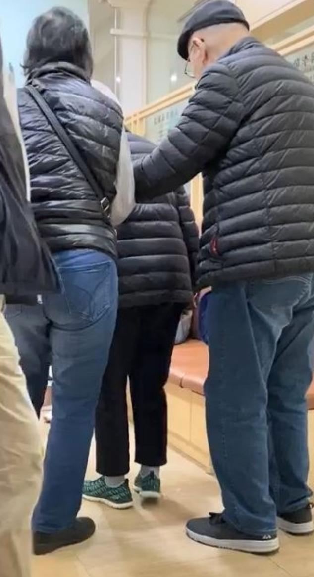 黎姿姑媽看病「90歲丈夫提前掛號」相愛半世紀寵如公主　老公女兒常相伴「全家團結一心」人間最大福分