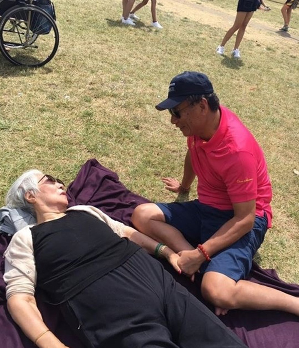 郭台銘曾被老母「與蔡琴湊一對」！雙方皆單身「苦無對方電話」　今成人生摯友：終究有緣無份