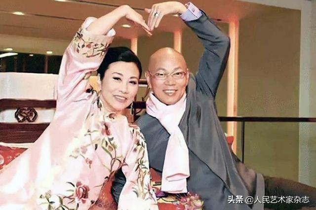 曠世愛情!男星陪妻抗病「一生求婚19次全遭拒絕」 患重症臥床「迎來妻點頭答應」相守30年不離棄