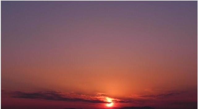 太陽有主人了？西班牙女子將「太陽註冊」為私人財產，規定「曬過太陽的人」就要向她繳費