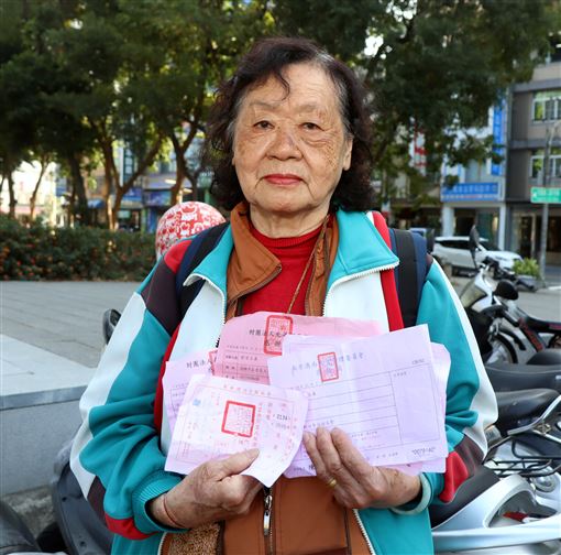 比年輕人還熱血！80歲阿嬤獨自「騎機車18天環島」　騎1000公里「沿路捐香油錢」曝總花費：看到台灣變美了