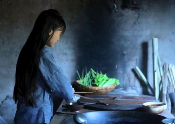 仙氣蕩然無存?「神廚仙女」李子柒院子真容遭曝光,去掉美顏後仙境不再:還原最真實的農村