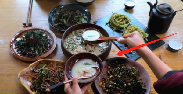 仙氣蕩然無存?「神廚仙女」李子柒院子真容遭曝光,去掉美顏後仙境不再:還原最真實的農村