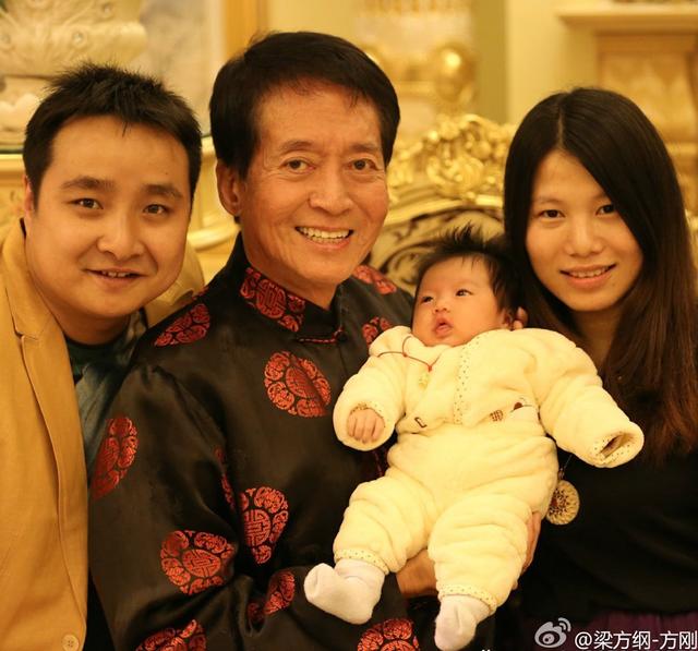 影壇第一惡人淡出「多年感情成謎」與母為伴　71歲再次亮相「已當爺爺享兒孫福」外型凍齡面容慈祥