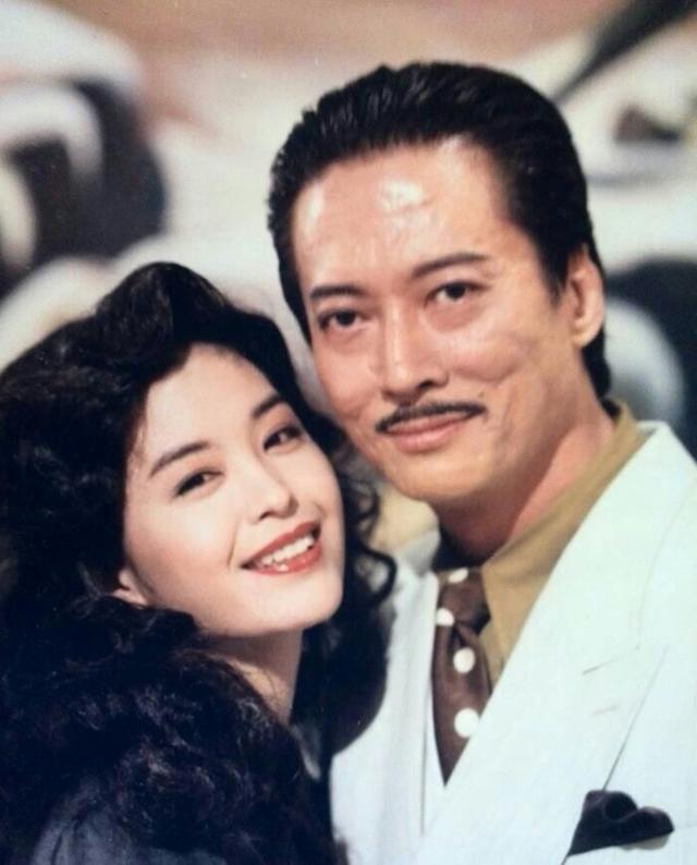 影壇第一惡人淡出「多年感情成謎」與母為伴　71歲再次亮相「已當爺爺享兒孫福」外型凍齡面容慈祥