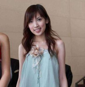 林志穎帶妻兒看蔡依林演唱會,後台巧遇林志玲「二人同框似雙胞胎姐妹」:連穿衣品味都相近