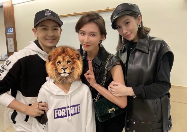 林志穎帶妻兒看蔡依林演唱會,後台巧遇林志玲「二人同框似雙胞胎姐妹」:連穿衣品味都相近