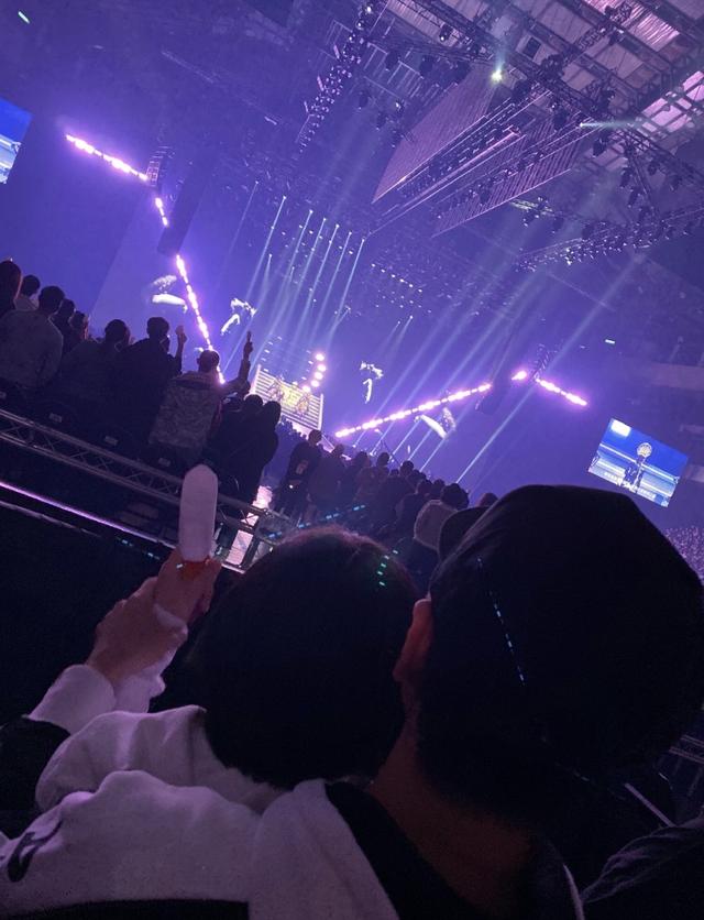 林志穎帶妻兒看蔡依林演唱會,後台巧遇林志玲「二人同框似雙胞胎姐妹」:連穿衣品味都相近