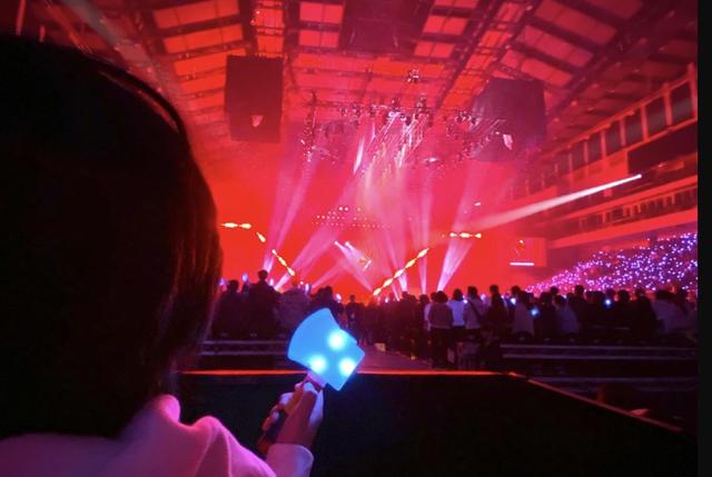 林志穎帶妻兒看蔡依林演唱會,後台巧遇林志玲「二人同框似雙胞胎姐妹」:連穿衣品味都相近