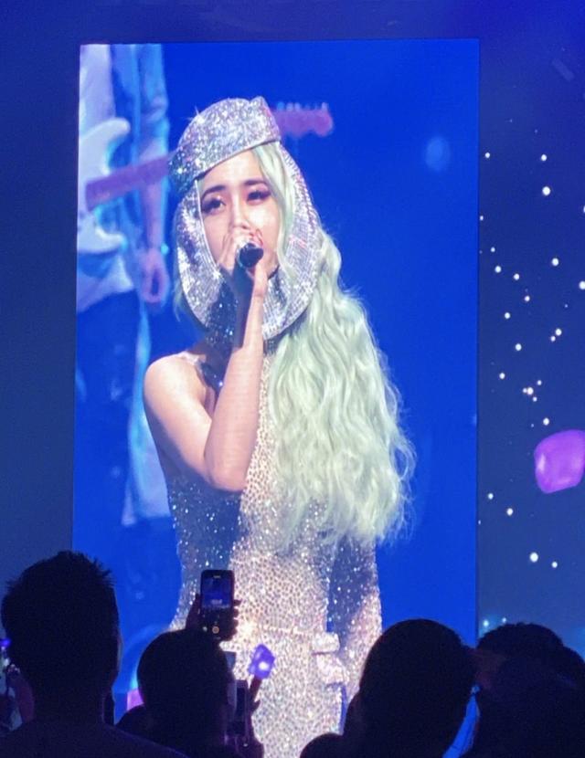 林志穎帶妻兒看蔡依林演唱會,後台巧遇林志玲「二人同框似雙胞胎姐妹」:連穿衣品味都相近