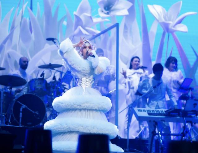 林志穎帶妻兒看蔡依林演唱會,後台巧遇林志玲「二人同框似雙胞胎姐妹」:連穿衣品味都相近