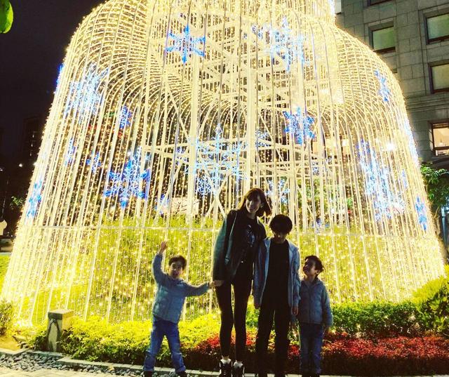 林志穎帶妻兒看蔡依林演唱會,後台巧遇林志玲「二人同框似雙胞胎姐妹」:連穿衣品味都相近