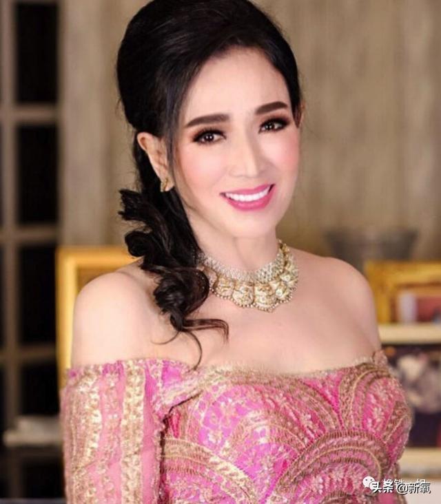 72歲長這樣？環球小姐嫁入皇室「50年長相完全沒變」　「黃金比例沙漏身材」曝保養祕訣：內心保持年輕