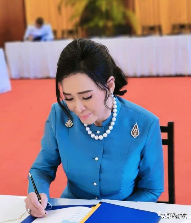 72歲長這樣？環球小姐嫁入皇室「50年長相完全沒變」　「黃金比例沙漏身材」曝保養祕訣：內心保持年輕