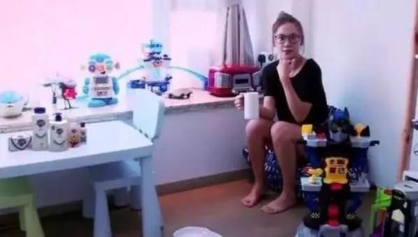 陳小春曬出香港豪宅！不貼瓷磚顯空曠，「看清地面裝修」網友大呼：有個性更有實力