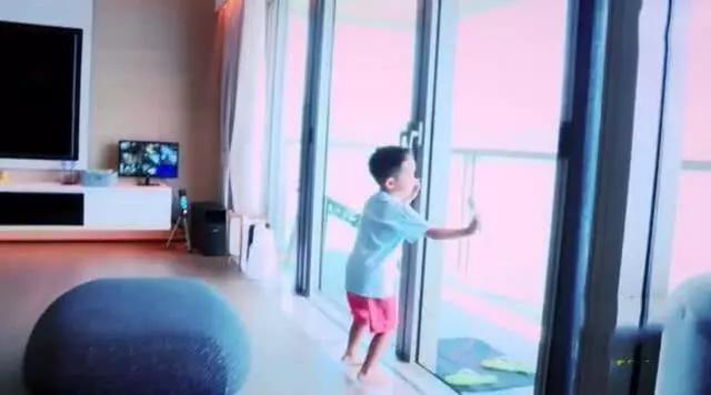 陳小春曬出香港豪宅！不貼瓷磚顯空曠，「看清地面裝修」網友大呼：有個性更有實力