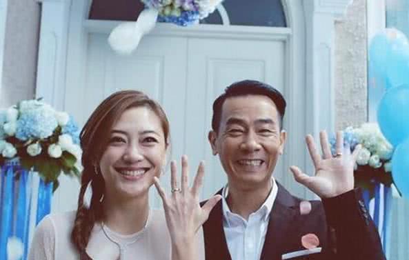 陳小春曬出香港豪宅！不貼瓷磚顯空曠，「看清地面裝修」網友大呼：有個性更有實力