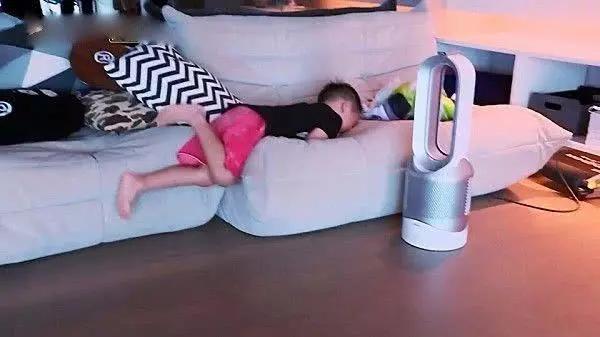 陳小春曬出香港豪宅！不貼瓷磚顯空曠，「看清地面裝修」網友大呼：有個性更有實力